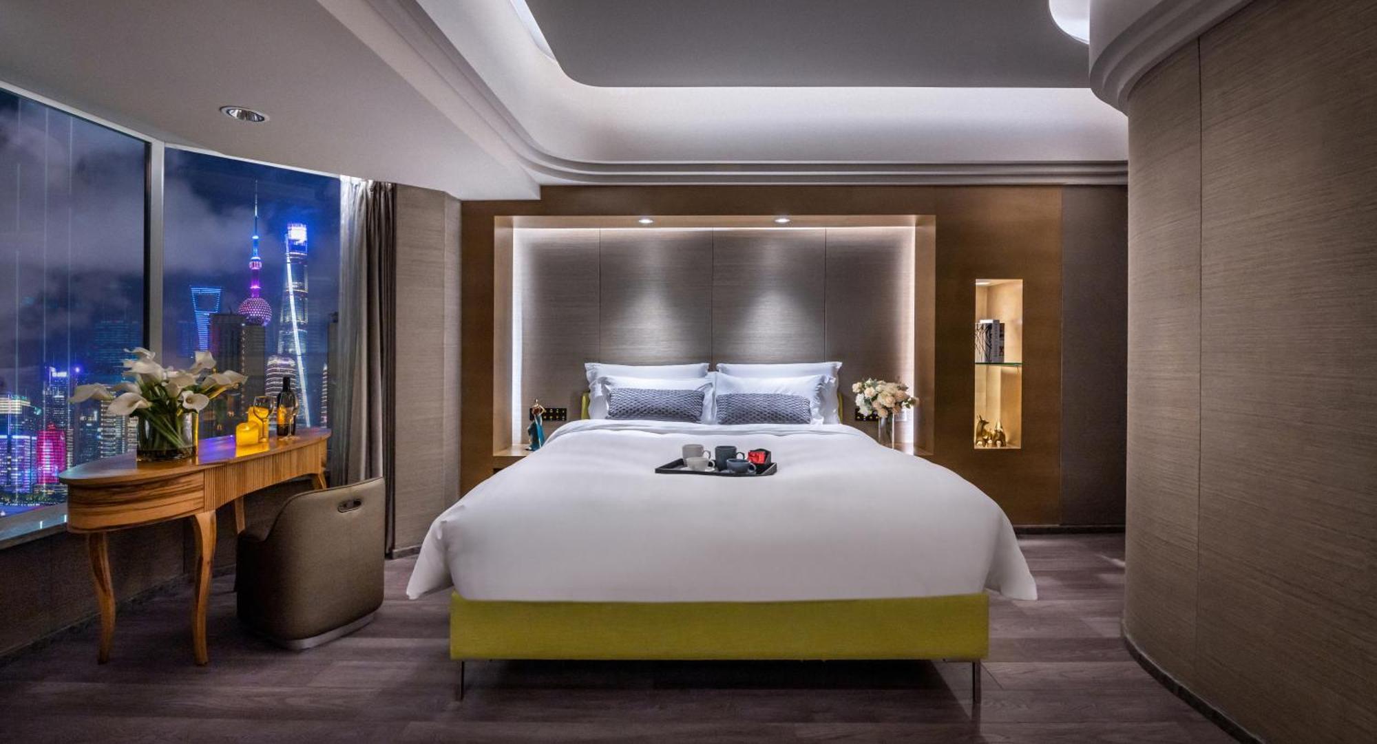 Elegant International - Bund Sichuan Road North Metro Branch Hotel 5*