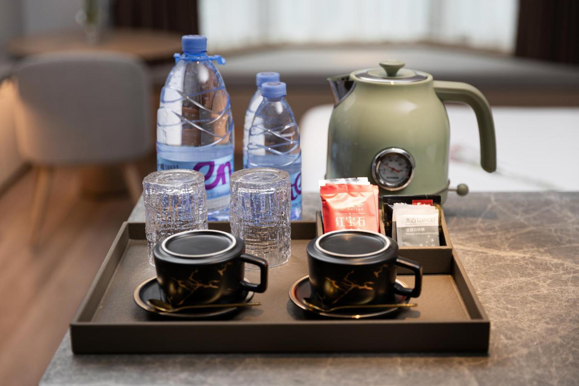 Hotel Elegant International - Bund Sichuan Road North Metro Branch 5*