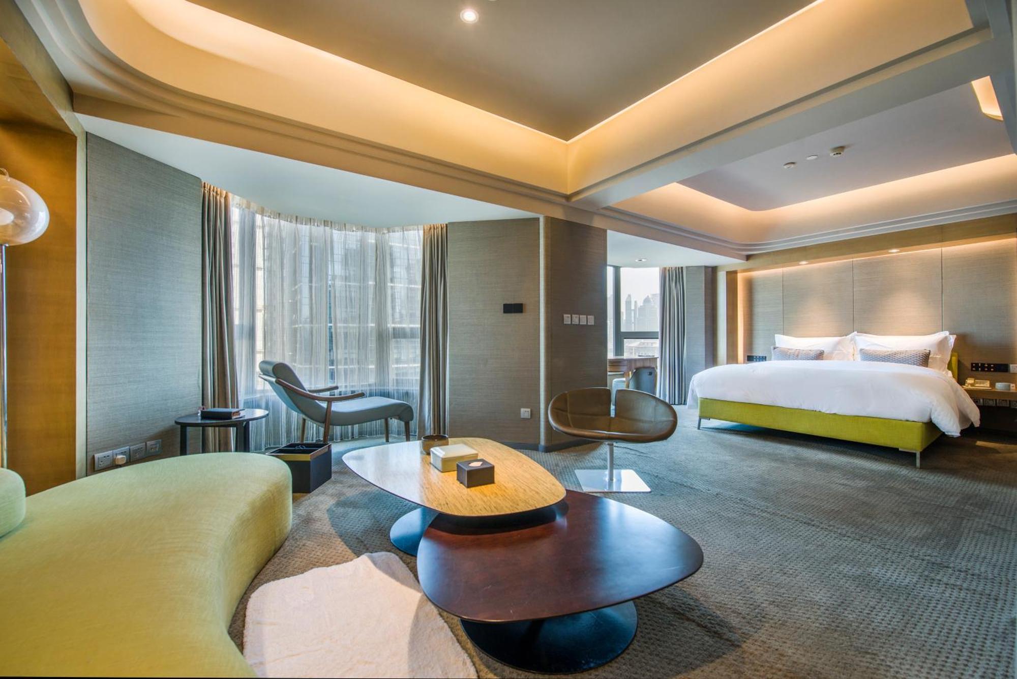 Elegant International - Bund Sichuan Road North Metro Branch Hotel