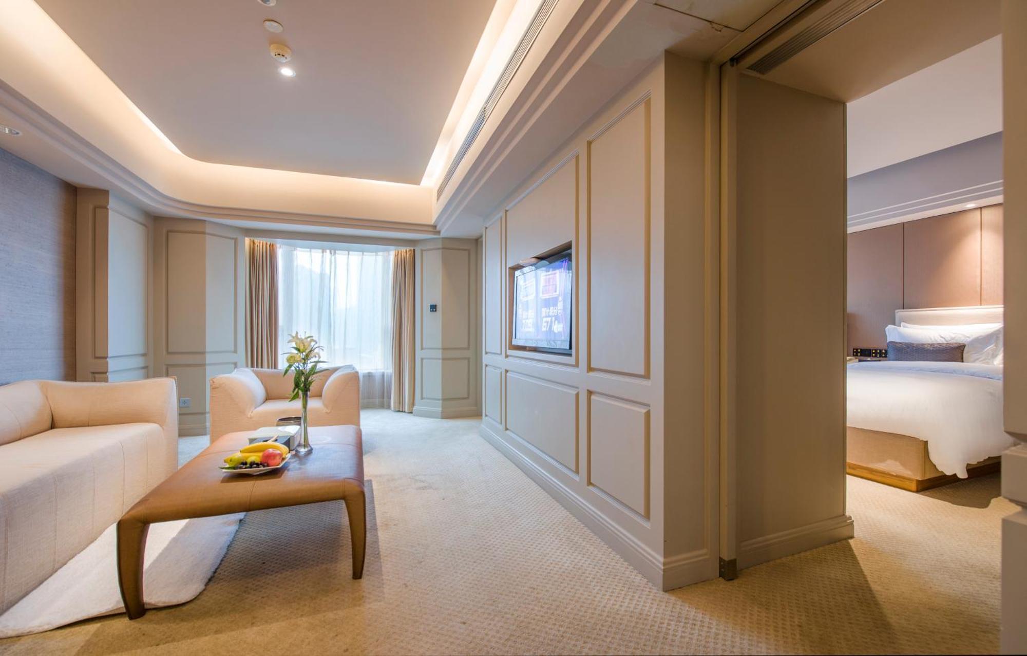 Hotel Elegant International - Bund Sichuan Road North Metro Branch