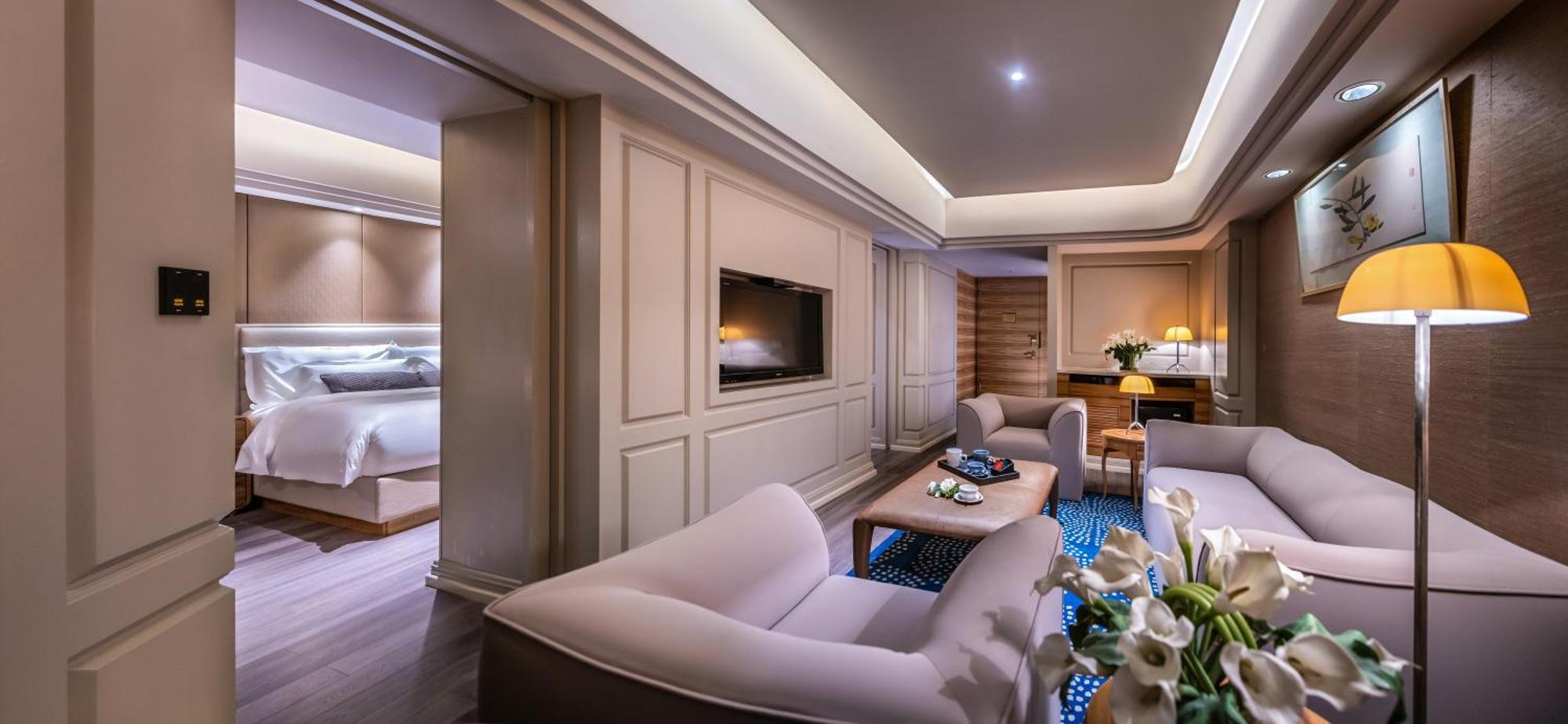 Hotel Elegant International - Bund Sichuan Road North Metro Branch