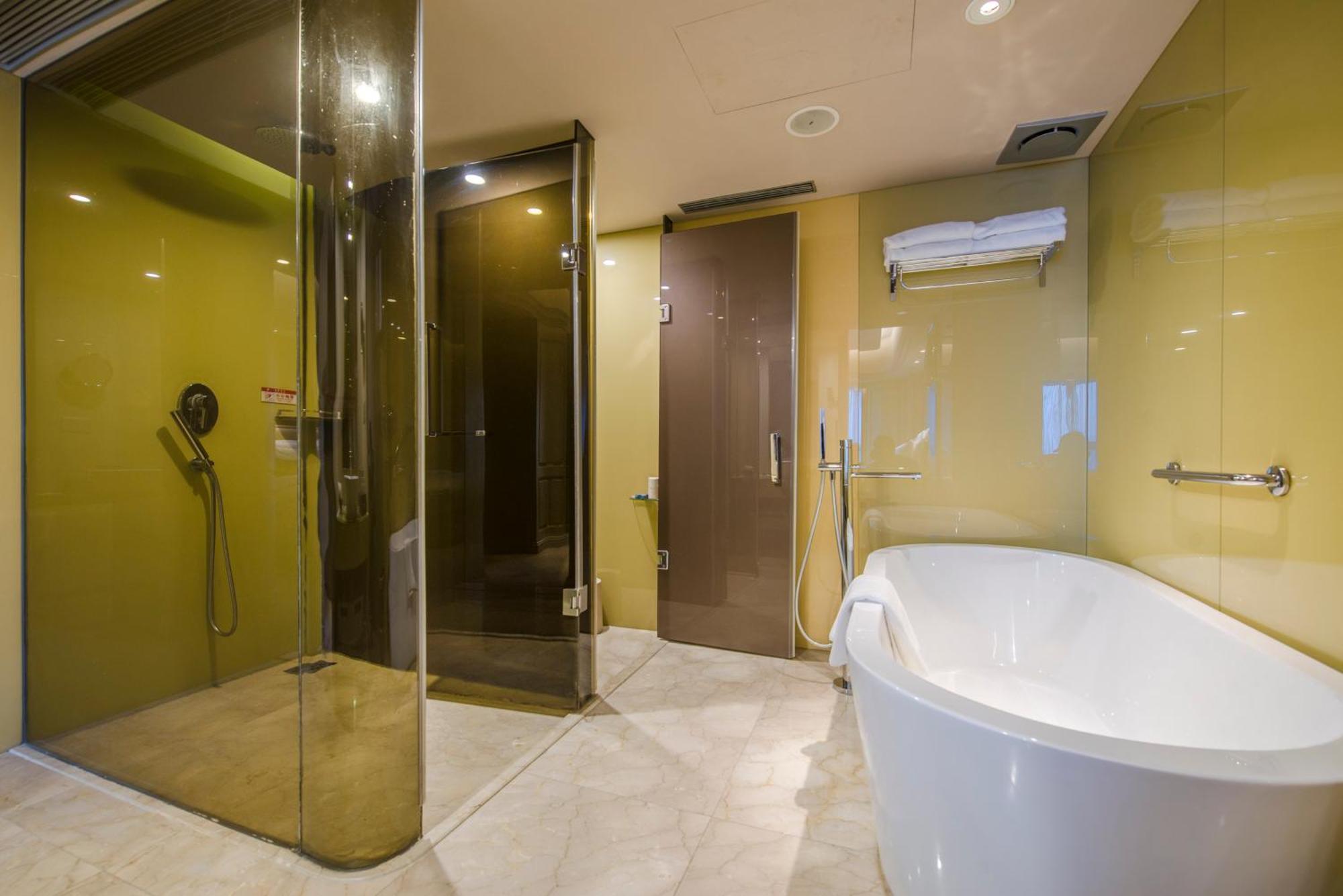 Hotel Elegant International - Bund Sichuan Road North Metro Branch