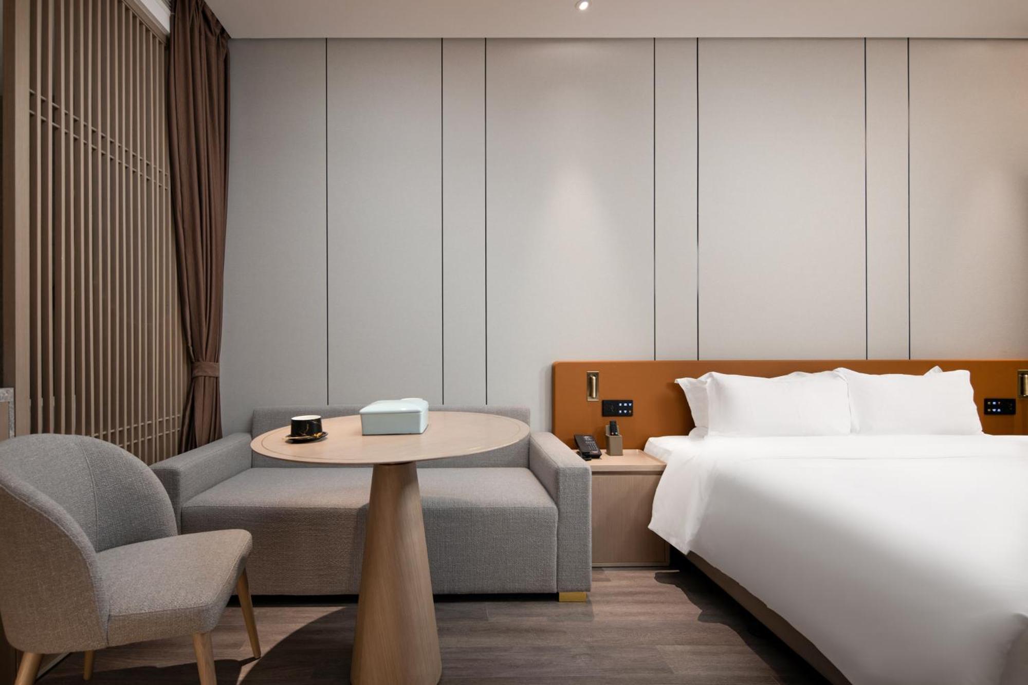 Hotel Elegant International - Bund Sichuan Road North Metro Branch 5*