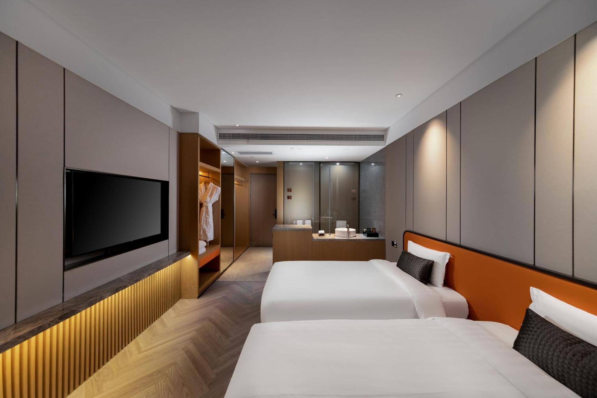Elegant International - Bund Sichuan Road North Metro Branch 5*