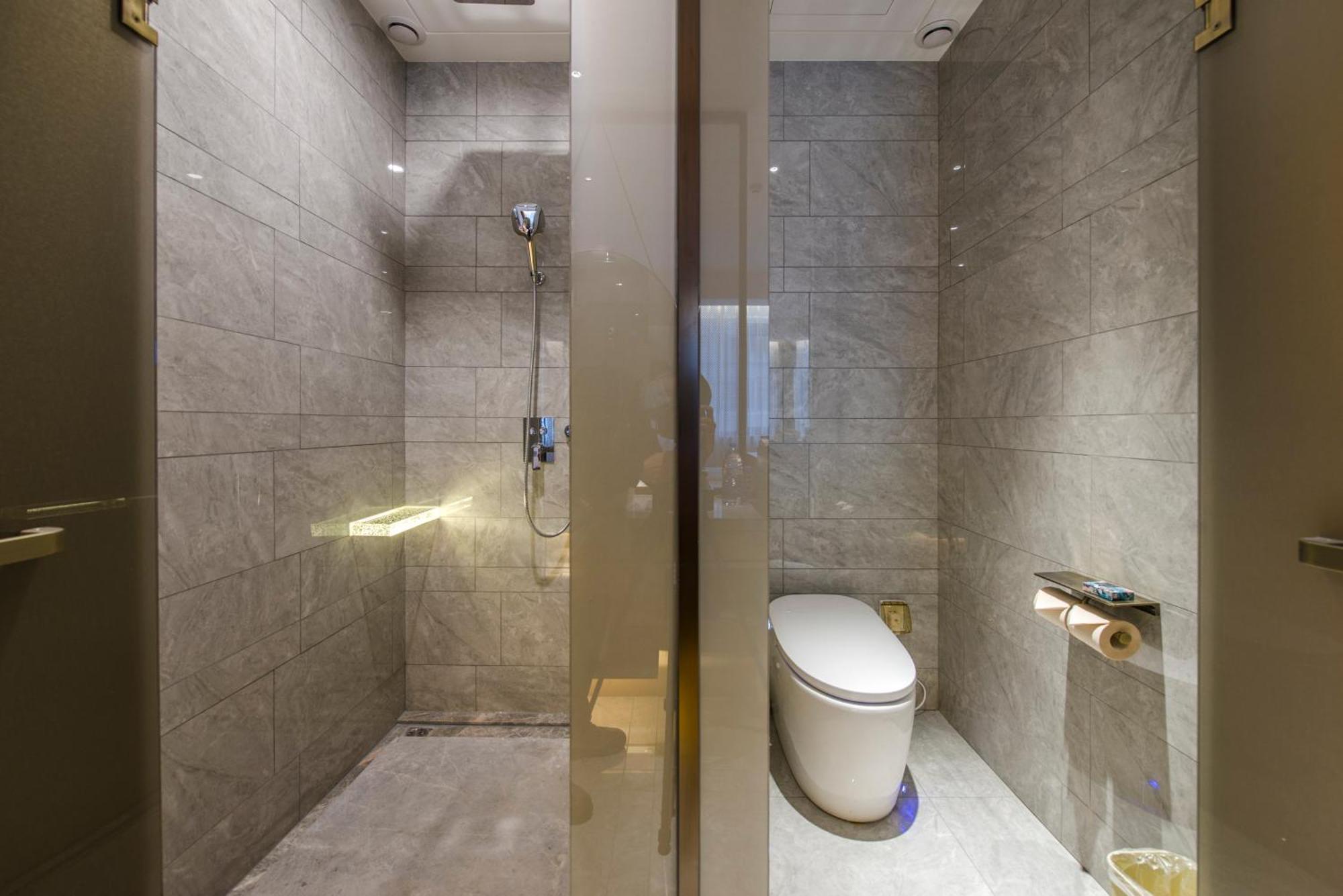 Hotel Elegant International - Bund Sichuan Road North Metro Branch 5*