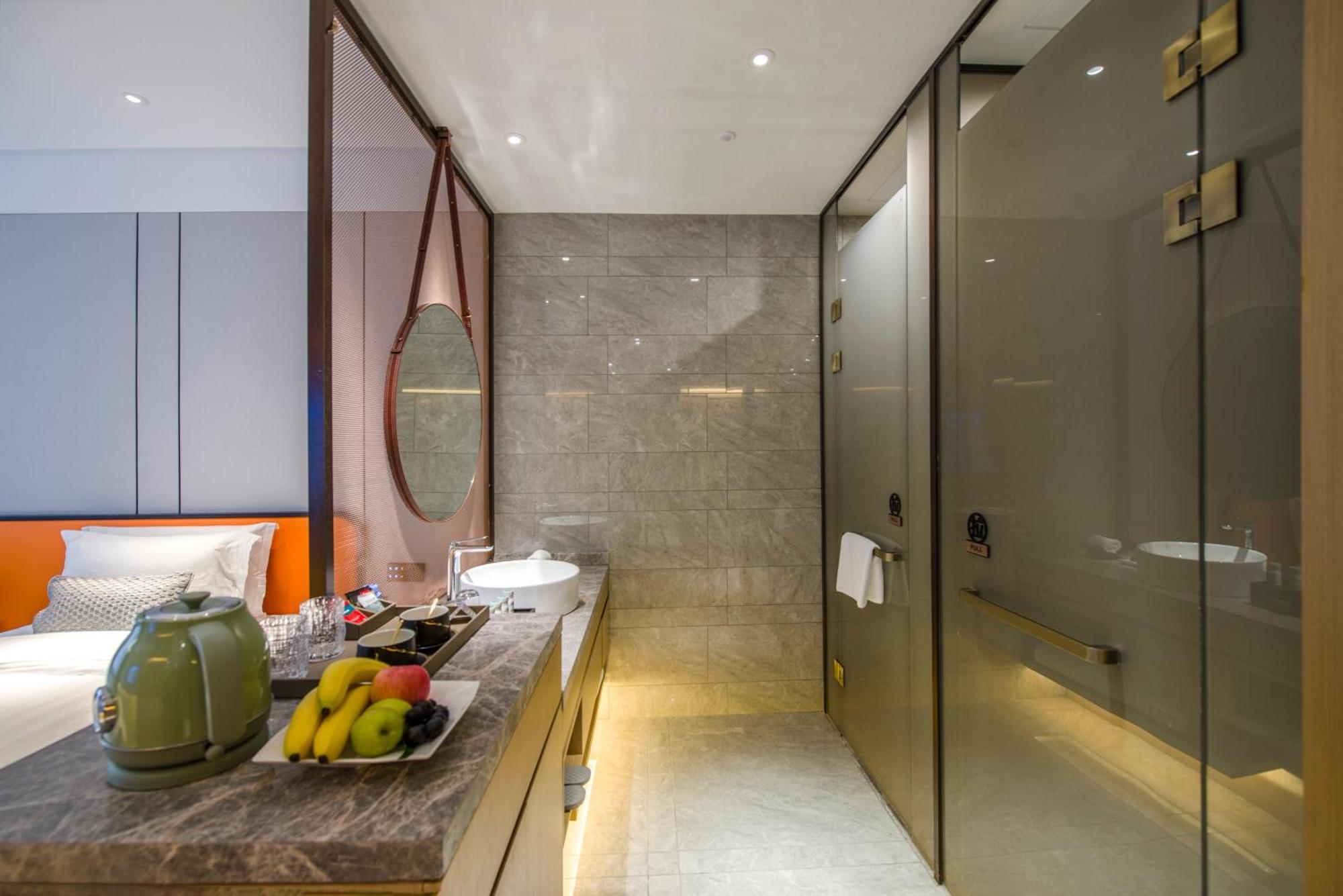 Elegant International - Bund Sichuan Road North Metro Branch Hotel Shanghai