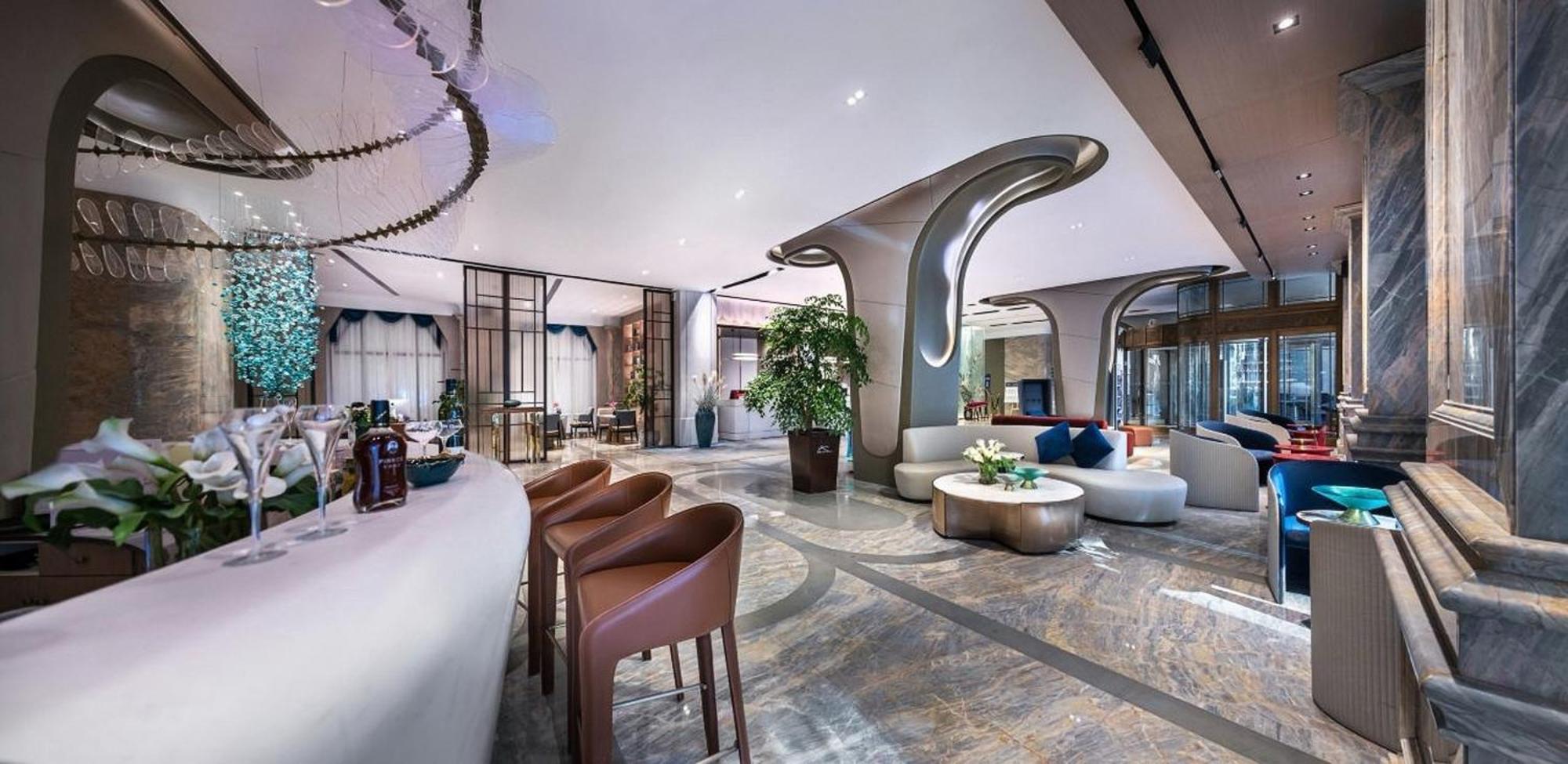 Elegant International - Bund Sichuan Road North Metro Branch Hotel