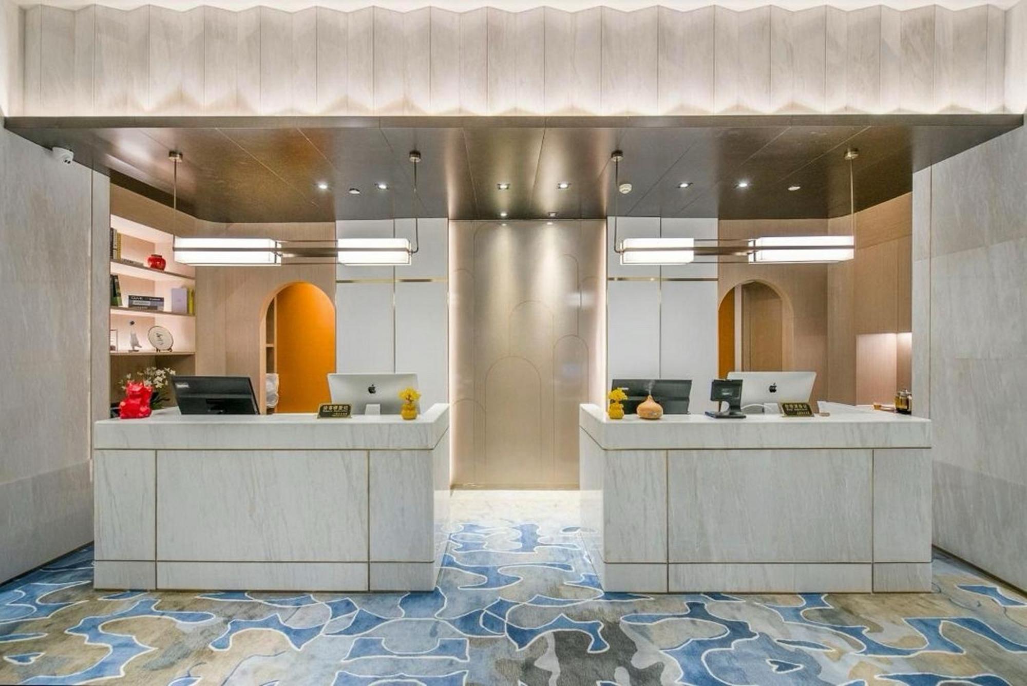 Elegant International - Bund Sichuan Road North Metro Branch Hotel