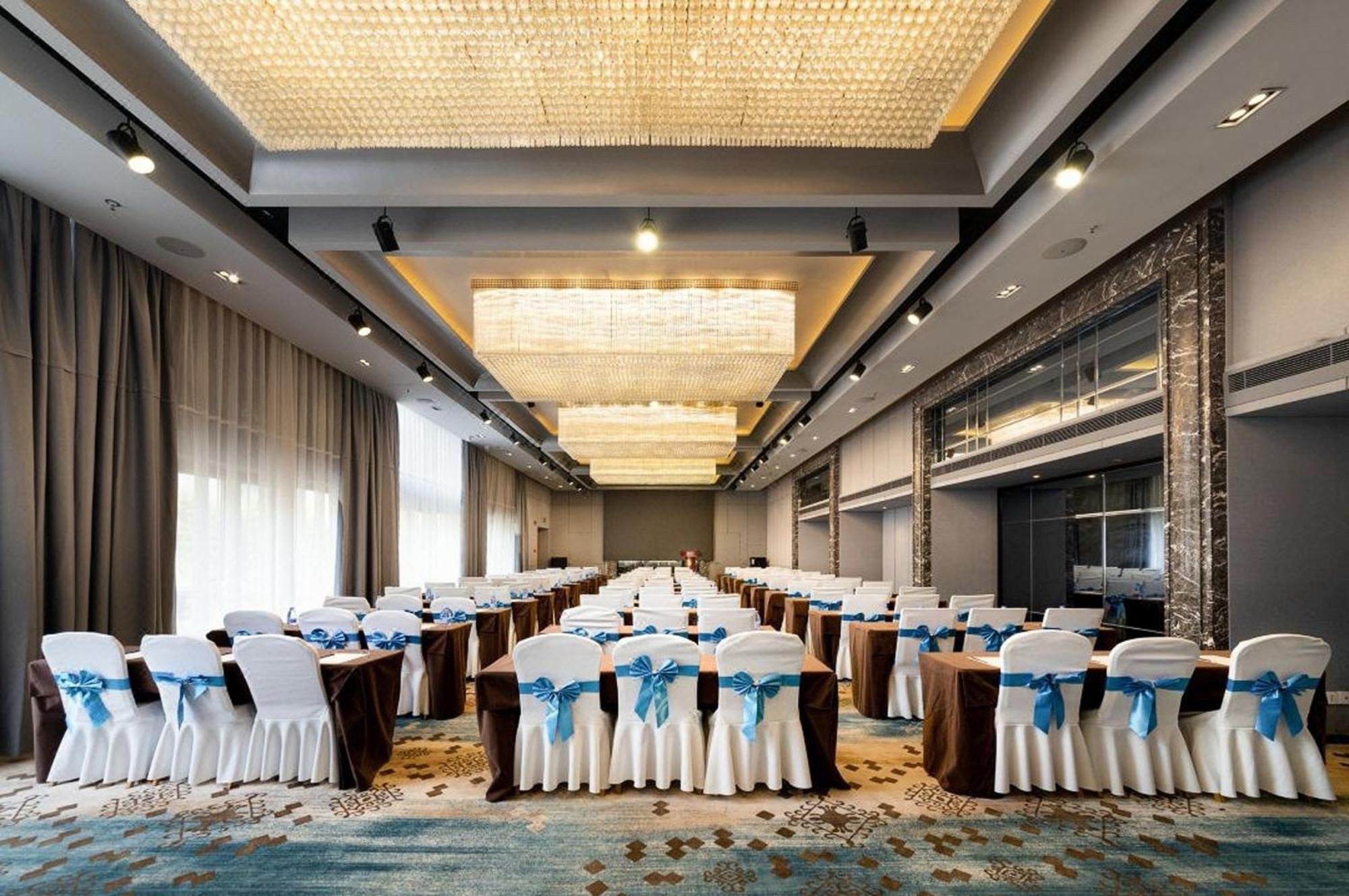 Hotel Elegant International - Bund Sichuan Road North Metro Branch 5*