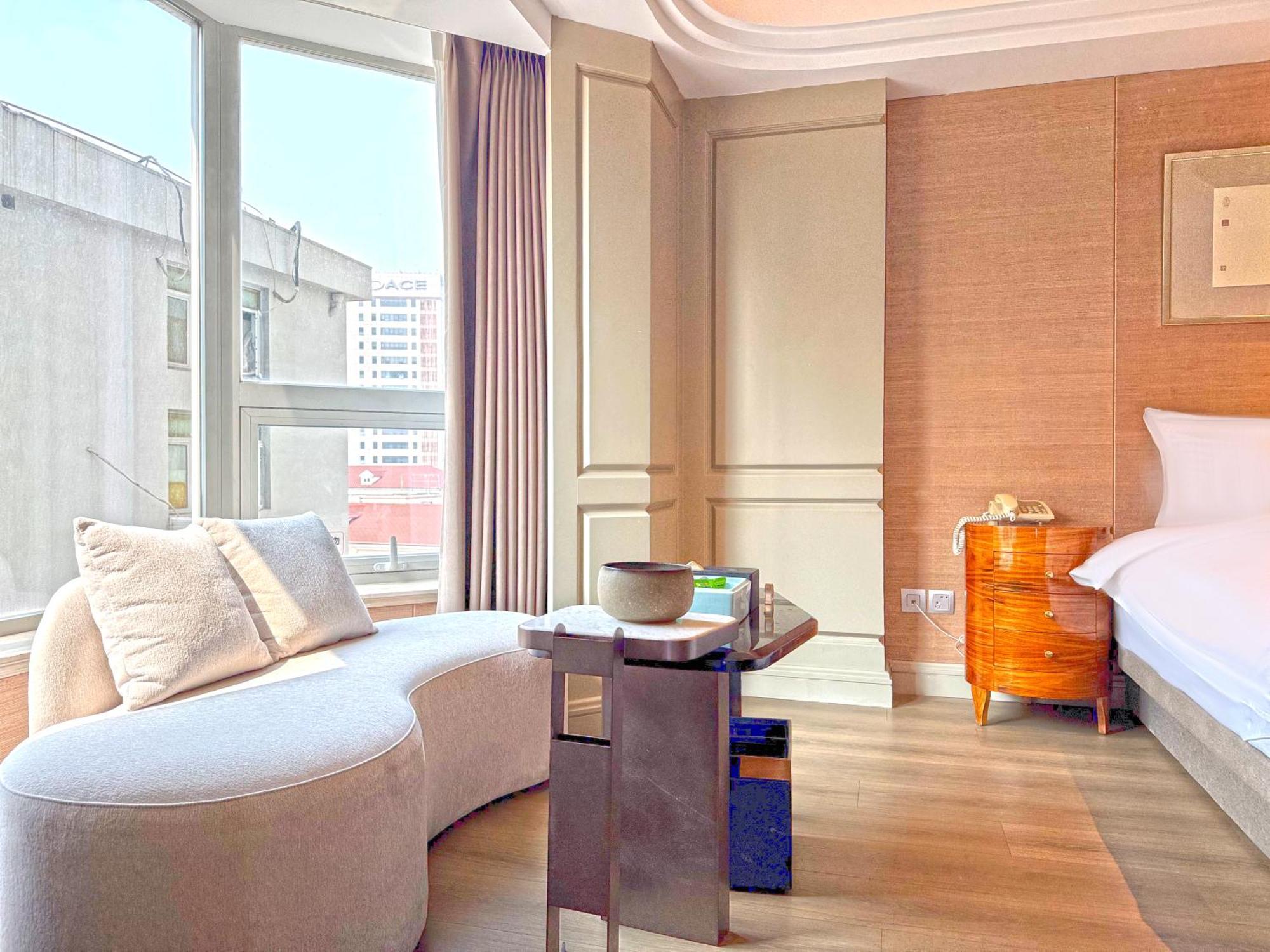 Hotel Elegant International - Bund Sichuan Road North Metro Branch