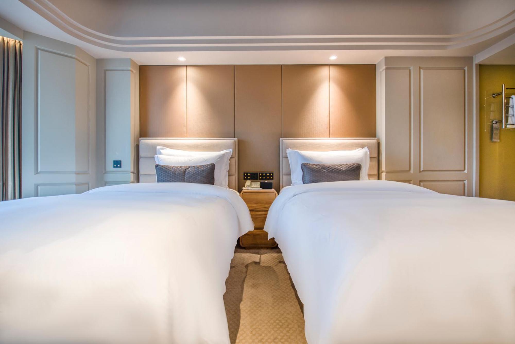 Elegant International - Bund Sichuan Road North Metro Branch 5*