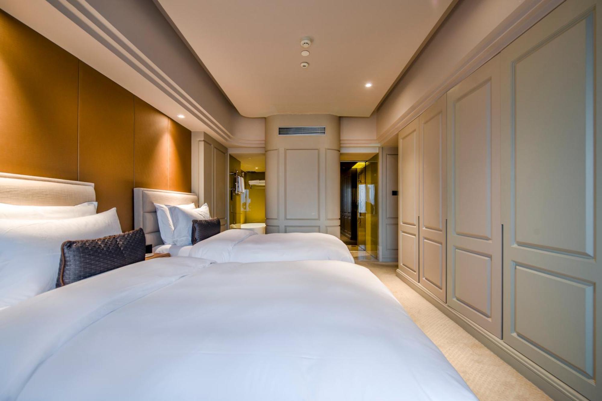Elegant International - Bund Sichuan Road North Metro Branch 5* Shanghai