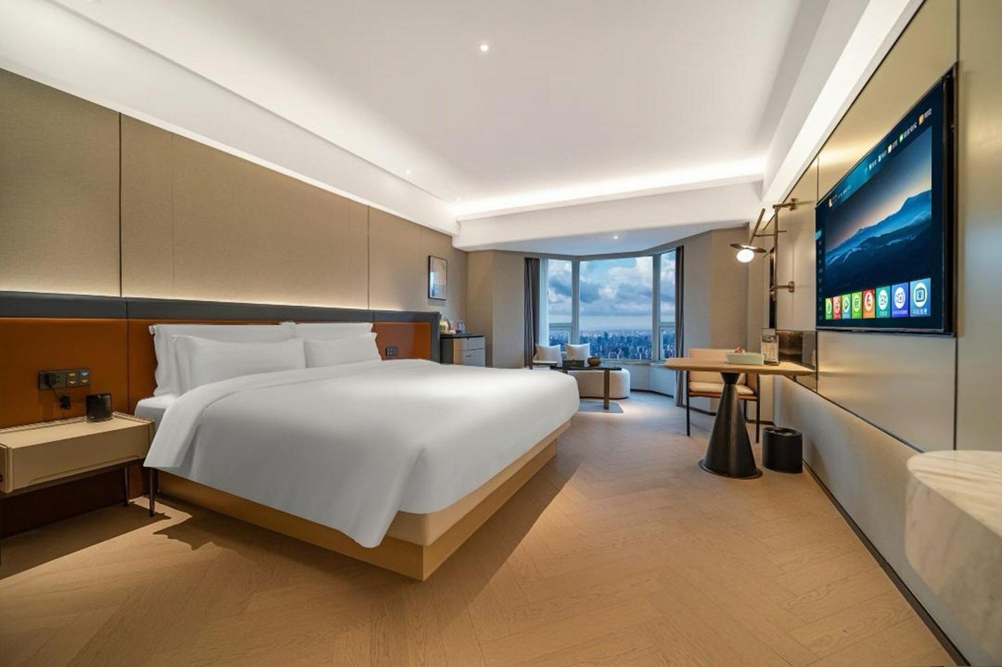 Elegant International - Bund Sichuan Road North Metro Branch Hotel 5*