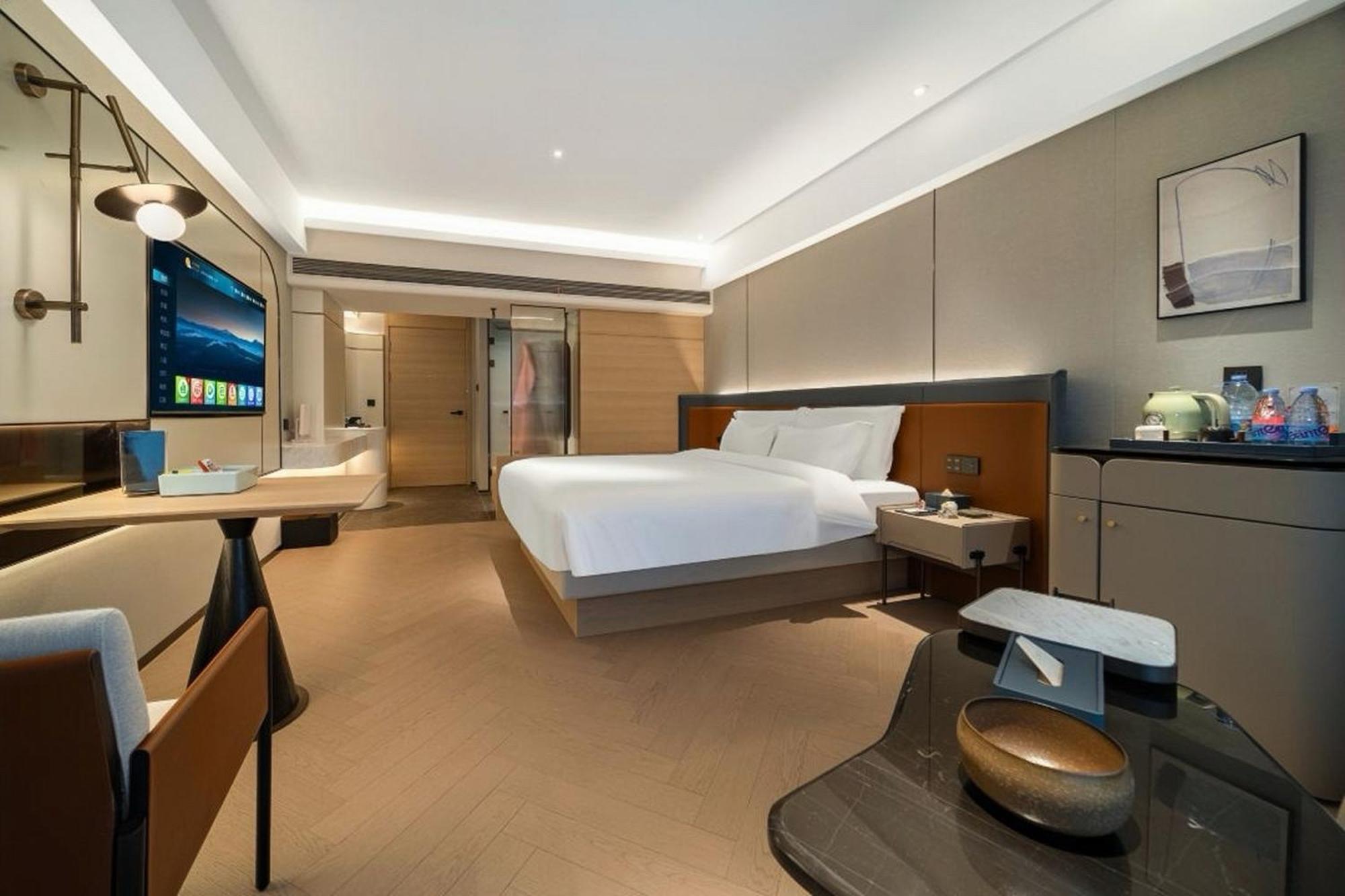 Hotel Elegant International - Bund Sichuan Road North Metro Branch