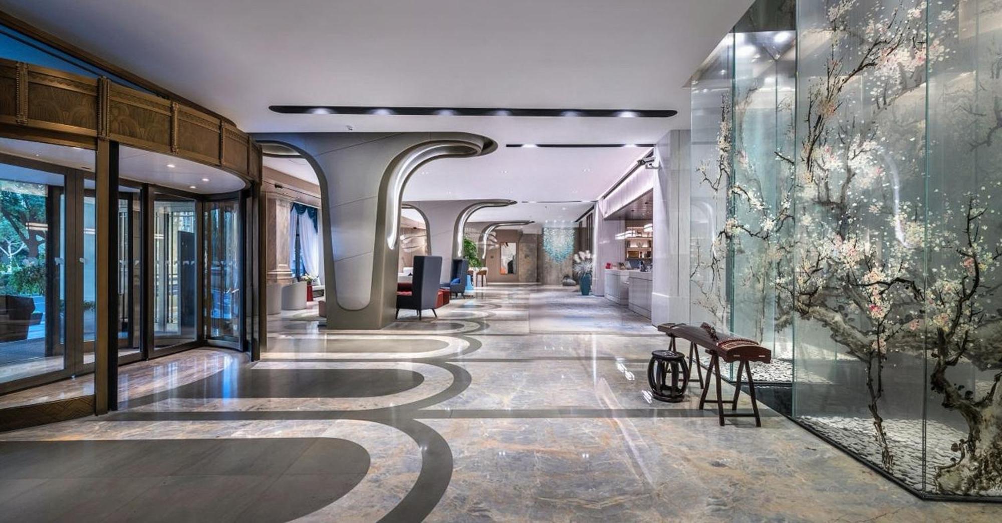 Elegant International - Bund Sichuan Road North Metro Branch Hotel 5*